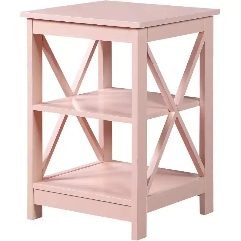 Table d'appoint avec trois étagères ouvertes spacieuses et des panneaux décoratifs en forme de X, une table d'appoint de rangement élégante pour la décoration du salon