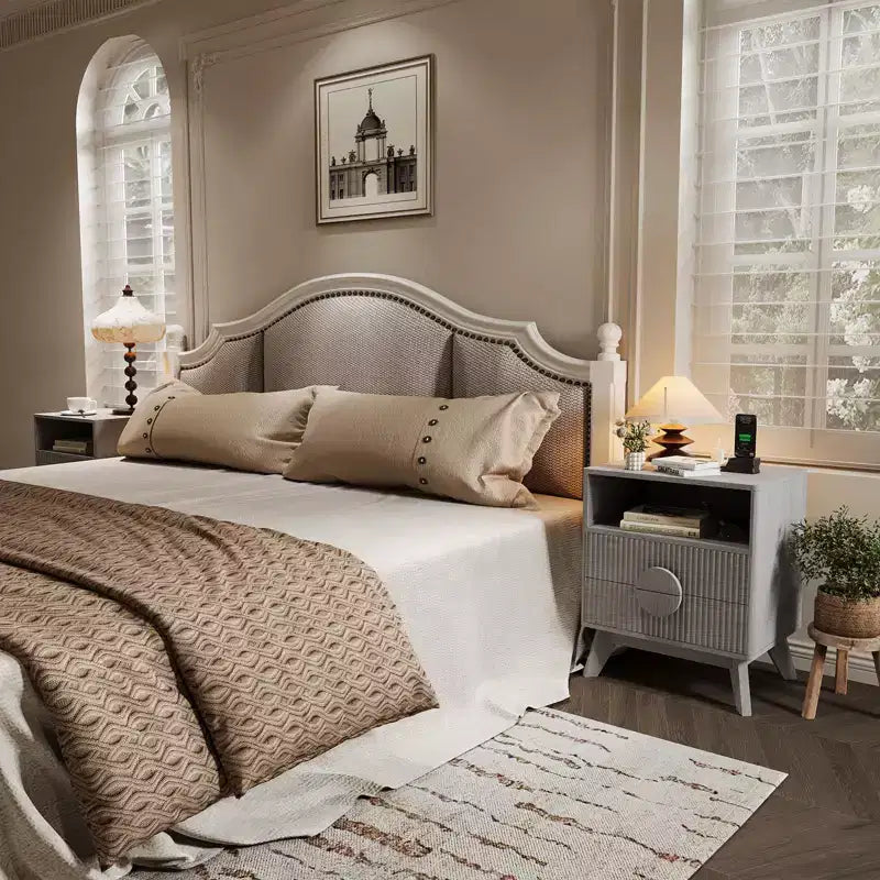 Table de chevet cannelée, table de chevet haute en bois avec ports USB et prises de courant, 2 tiroirs et étagère ouverte, table d'appoint moderne pour chambre à coucher